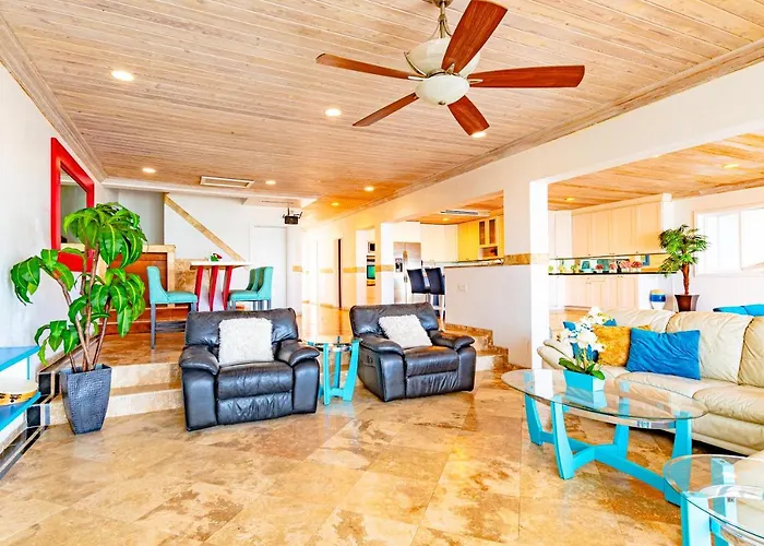 Caprice 7 -Oceanfront Villa - Gated Community With Pool Nassau